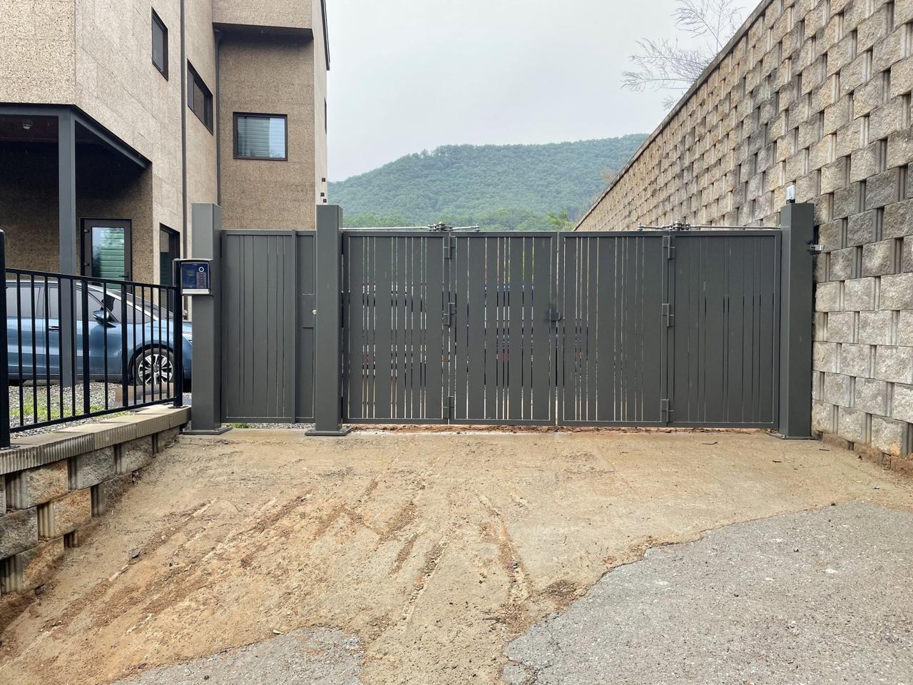 무레일 폴딩대문 시공 사진 2